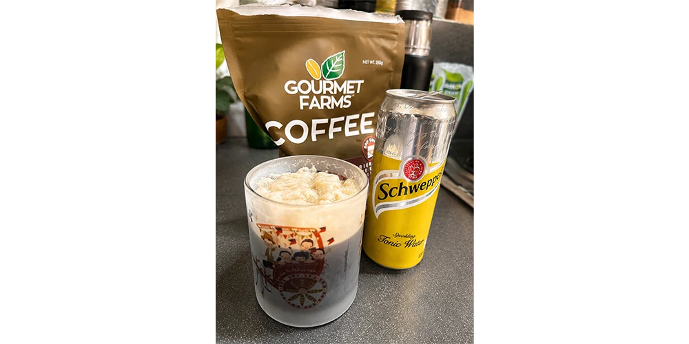 地元のコーヒー農園・Gourmet Farmsのコーヒー豆を使った、自作のエスプレッソトニック。