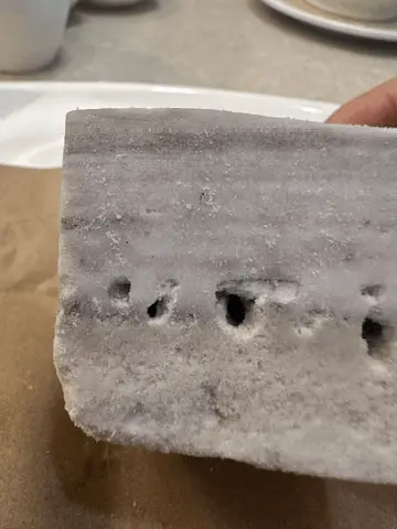 ココナツミルクで作る塩の断面。